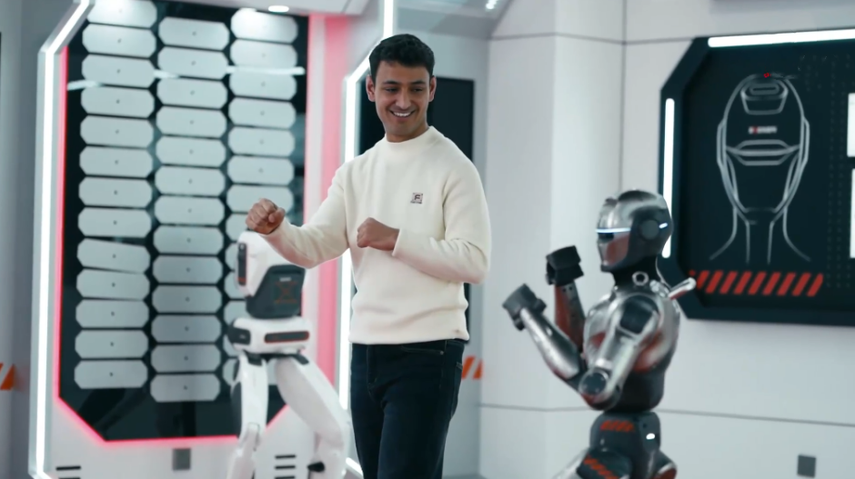 巴基斯坦留学生带你体验机器人“整活儿”炫技