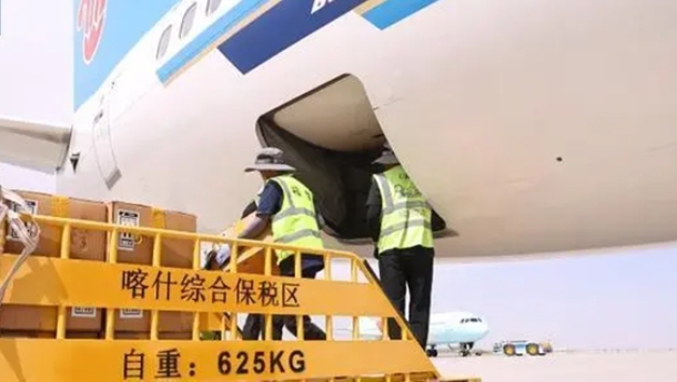 巴基斯坦冰鲜水产品飞抵乌鲁木齐